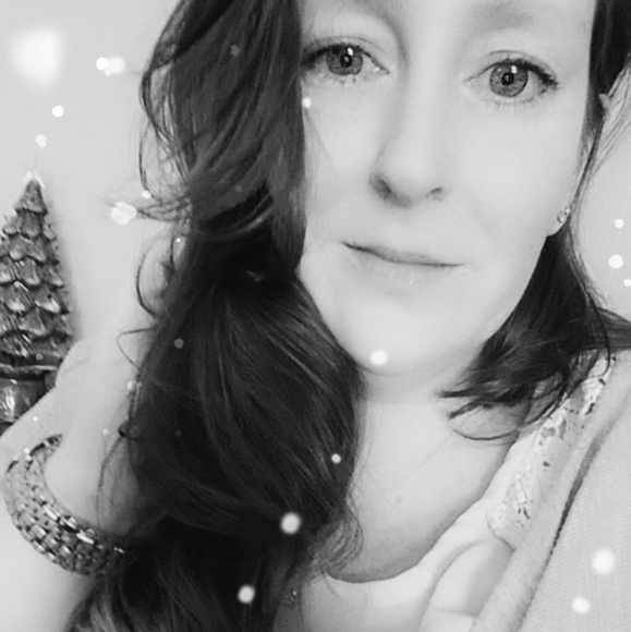 Meet your Posher, Amanda - Picture 2 of 4